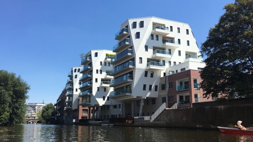 Riverhouse Blick von Wei&szlig;er Elster Querformat