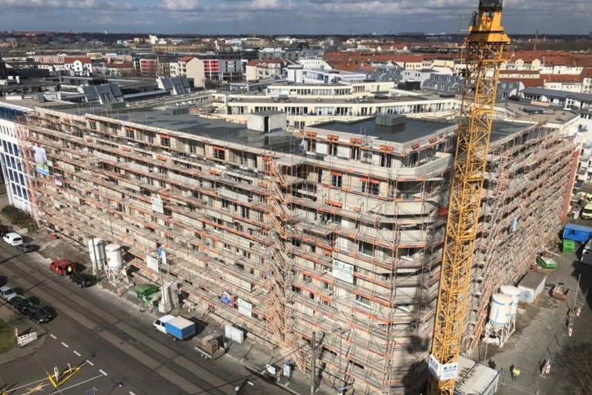 Konstantinum Rohbau fertig vom Kran x