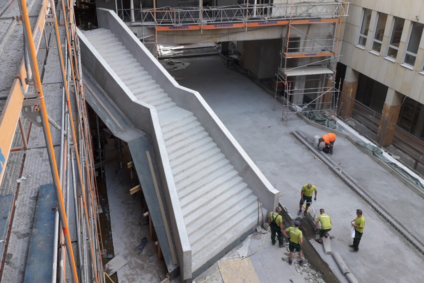 S-3970 The Post - Freitreppe