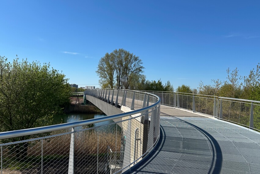 Br&uuml;cke Ruderkanal Fahrbahn